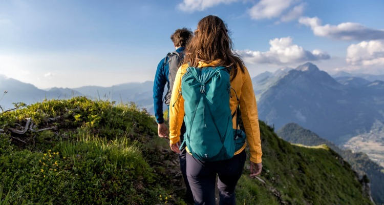 Immagine di una coppia in montagna Immagine di una coppia in montagna